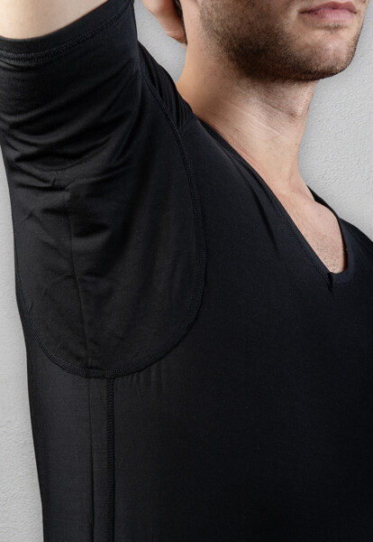Met onze HappyShirts (ronde hals) hoef je je geen zorgen meer te maken over vervelende zweetgeurtjes of -plekken! Onze HappyShirts zijn speciaal ontworpen om deze problemen te voorkomen. Zo zijn ze gemaakt van materialen met een antibacteriële werking, waardoor je de hele dag fris blijft ruiken. Bovendien zijn ze gemaakt van zijdezacht en verkoelend materiaal (95% lenzing modal en 5% spandex), waardoor je je comfortabel voelt, zelfs tijdens intensieve activiteiten.
De ingenaaide okselpads zijn speciaal ontwikkeld om zweetplekken in je kleding te voorkomen. Met deze HappyShirts blijft je kleding schoon en droog, en kun je vol vertrouwen genieten van al je activiteiten. Kortom, met de HappyShirts hoef je je nooit meer zorgen te maken over vervelende zweetproblemen!Maattabel